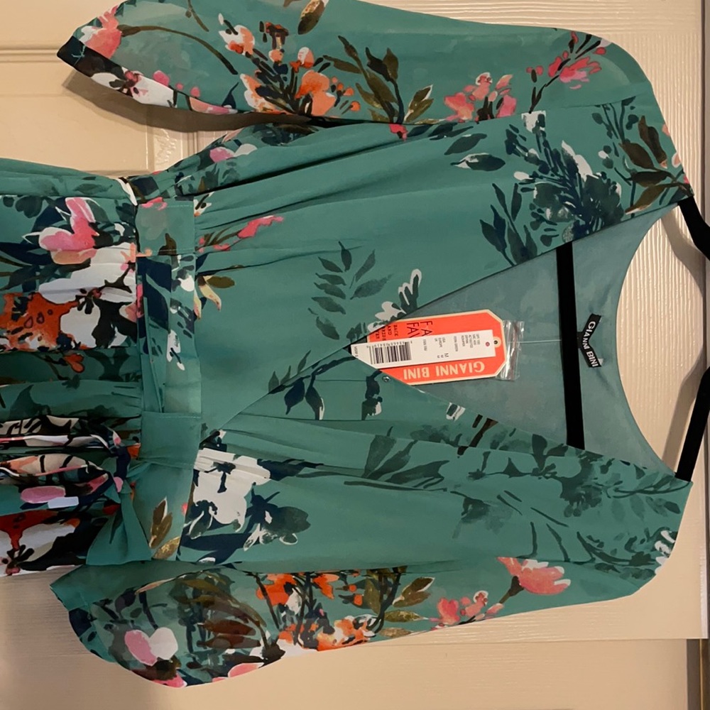 Gianni Bono NWT Floral romper. Size M.